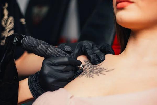 Essential Skin Care Tips Before a Tattoo or Piercing Service
